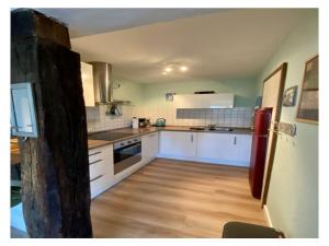 Η κουζίνα ή μικρή κουζίνα στο Jost holiday apartment