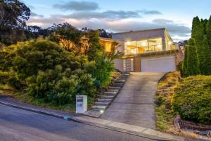 El edificio en el que está la casa vacacional