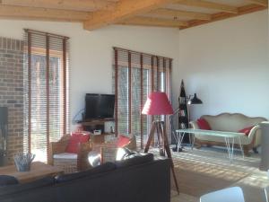 Μια τηλεόραση ή/και κέντρο ψυχαγωγίας στο Beach Lounge II