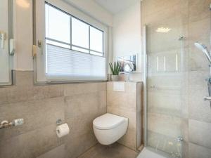 Phòng tắm tại Holiday apartment with 1 bedroom +24 ảnh