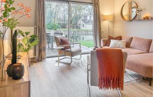 Χώρος καθιστικού στο Cozy Home In Hoeven With Wifi