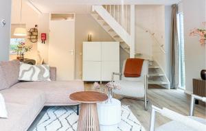 Χώρος καθιστικού στο Cozy Home In Hoeven With Wifi