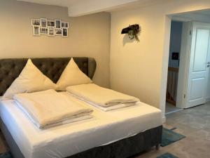 Ένα ή περισσότερα κρεβάτια σε δωμάτιο στο Holiday home on the banks of the Moselle