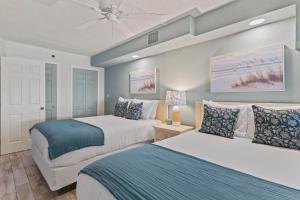 Ένα ή περισσότερα κρεβάτια σε δωμάτιο στο Ocean Front at Beach Cove +41 φωτογραφίες