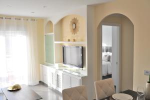 a living room with a tv and a bedroom at Ático vista mar con terraza in Adeje