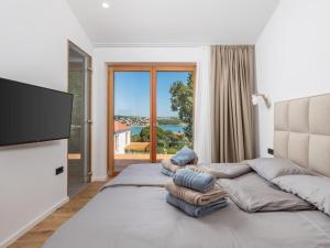 Postel nebo postele na pokoji v ubytování Villa 4 Soline, Krk, by 4villas eu + 29 fotografií