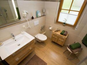 Ένα μπάνιο στο Guesthouse Trostelhof 5 +34 φωτογραφίες