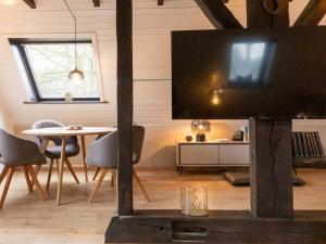 Телевизор и/или развлекательный центр в Little Heidjer House