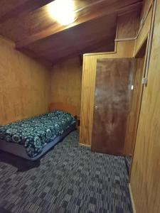 Ένα ή περισσότερα κρεβάτια σε δωμάτιο στο Cabañas Ross +1 φωτογραφίες