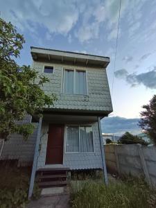 Το κτήριο όπου στεγάζεται  το διαμέρισμα