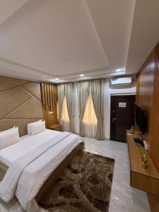 Ένα ή περισσότερα κρεβάτια σε δωμάτιο στο The Luxe 4-Bedroom Haven