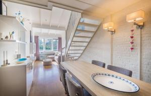 Χώρος καθιστικού στο Beautiful Apartment In Schiermonnikoog