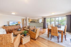 Un lugar para sentarse en Peninsula Waters 1 Aircon pool and massive outdoor area