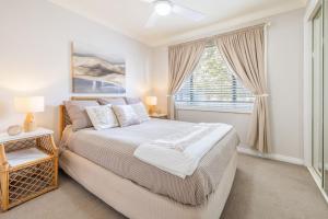 Una cama o camas en una habitación de Peninsula Waters 1 Aircon pool and massive outdoor area 19 fotos más