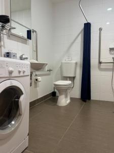 Ένα μπάνιο στο Quest Henderson, Auckland Apartment Hotel +30 φωτογραφίες