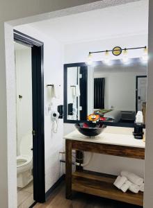 Ένα μπάνιο στο Lone Star Inn Llano