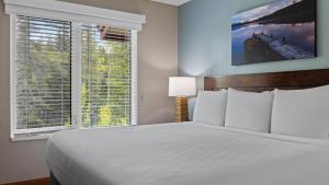 Ένα ή περισσότερα κρεβάτια σε δωμάτιο στο WorldMark Canmore-Banff