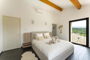 Ένα ή περισσότερα κρεβάτια σε δωμάτιο στο L'ecrin du Ventoux +49 φωτογραφίες