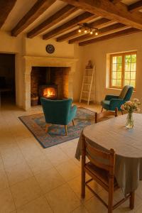 Χώρος καθιστικού στο Les Petites Écuries +8 φωτογραφίες