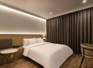 Ένα ή περισσότερα κρεβάτια σε δωμάτιο στο Hotel Label Seongnam