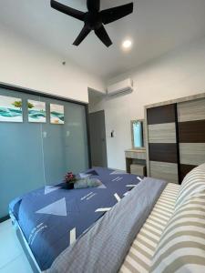 Кровать или кровати в номере New Bt KawanX3 3BR Suite Ikea-UOW-KDU-ColumbiaAsia