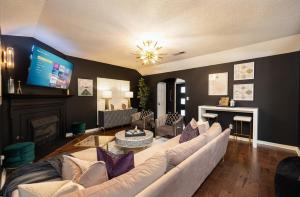 Et tv og/eller underholdning på Cori's Pool House