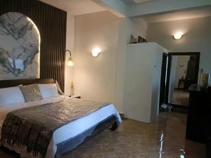 Postel nebo postele na pokoji v ubytování Village by the river + 12 fotografií