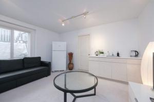 Køkken eller tekøkken på Private Guesthouse in Prime Location