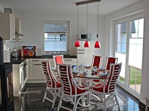 Kuchyň nebo kuchyňský kout v ubytování Holiday apartment with 3 bedrooms