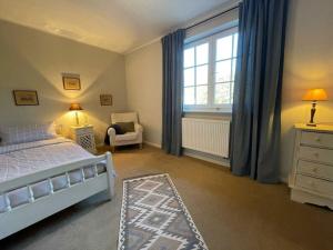 Ένα ή περισσότερα κρεβάτια σε δωμάτιο στο Rural idyll under thatched roof