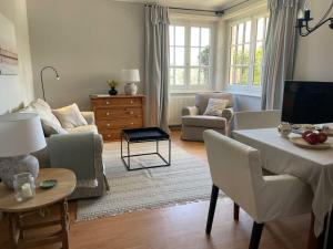 Χώρος καθιστικού στο Rural idyll under thatched roof