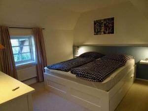 Postel nebo postele na pokoji v ubytování Holiday home in Midlum with swimming pool