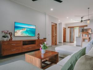 Μια τηλεόραση ή/και κέντρο ψυχαγωγίας στο Villa Royal