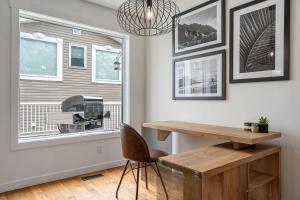 Φωτογραφία από το άλμπουμ του The Ohana Lakeside Retreat 4 Bedrooms & Tiki Bar σε Sylvan Lake