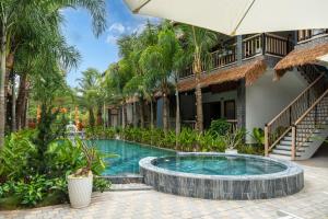 Swimmingpoolen hos eller tæt på Le Bambou Resort & Spa Phu Quoc