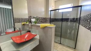 Phòng tắm tại Apartamento Vista Mar até 4 hóspedes +43 ảnh