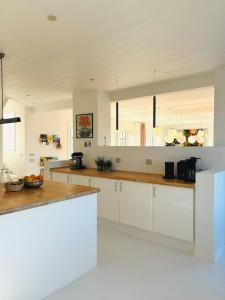 Кухня или мини-кухня в Villa With Fjord View By Frederik Vii's Canal
