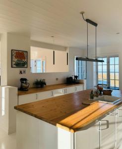 Кухня или мини-кухня в Villa With Fjord View By Frederik Vii's Canal
 +24 фотографии