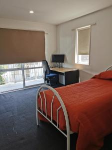 Ένα ή περισσότερα κρεβάτια σε δωμάτιο στο CHC Townhouse