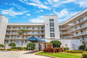 a view of the front of a resort building at Ocean Oaks PHB-8 in Cape Canaveral