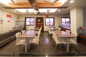 Η κουζίνα ή μικρή κουζίνα στο HOTEL RAMA RESIDENCY