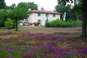 Jardín al aire libre en Chambres d'hôtes La Téoulère