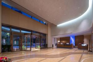 Ο χώρος του λόμπι ή της ρεσεψιόν στο Elong Hotel Qingdao Golden Beach