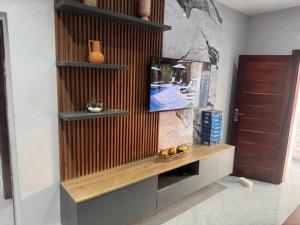 Μια τηλεόραση ή/και κέντρο ψυχαγωγίας στο Bling apartments