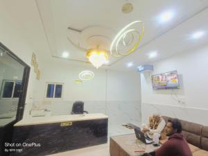 Φωτογραφία από το άλμπουμ του Om Baikunth Dham σε Jāmb