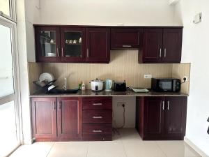 Køkken eller tekøkken på Prime Residencies Panadura - Convenient Apartment + 20 billeder