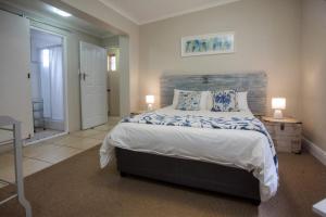 Postel nebo postele na pokoji v ubytování Lavender Garden Cottage + 25 fotografií