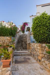 Villa Giasemi في سبيتسيس: درج حجري يؤدي للمنزل