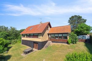 El edificio en el que está la casa vacacional