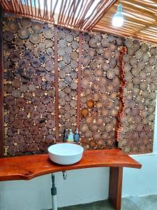 Koupelna v ubytování Likat Surf House